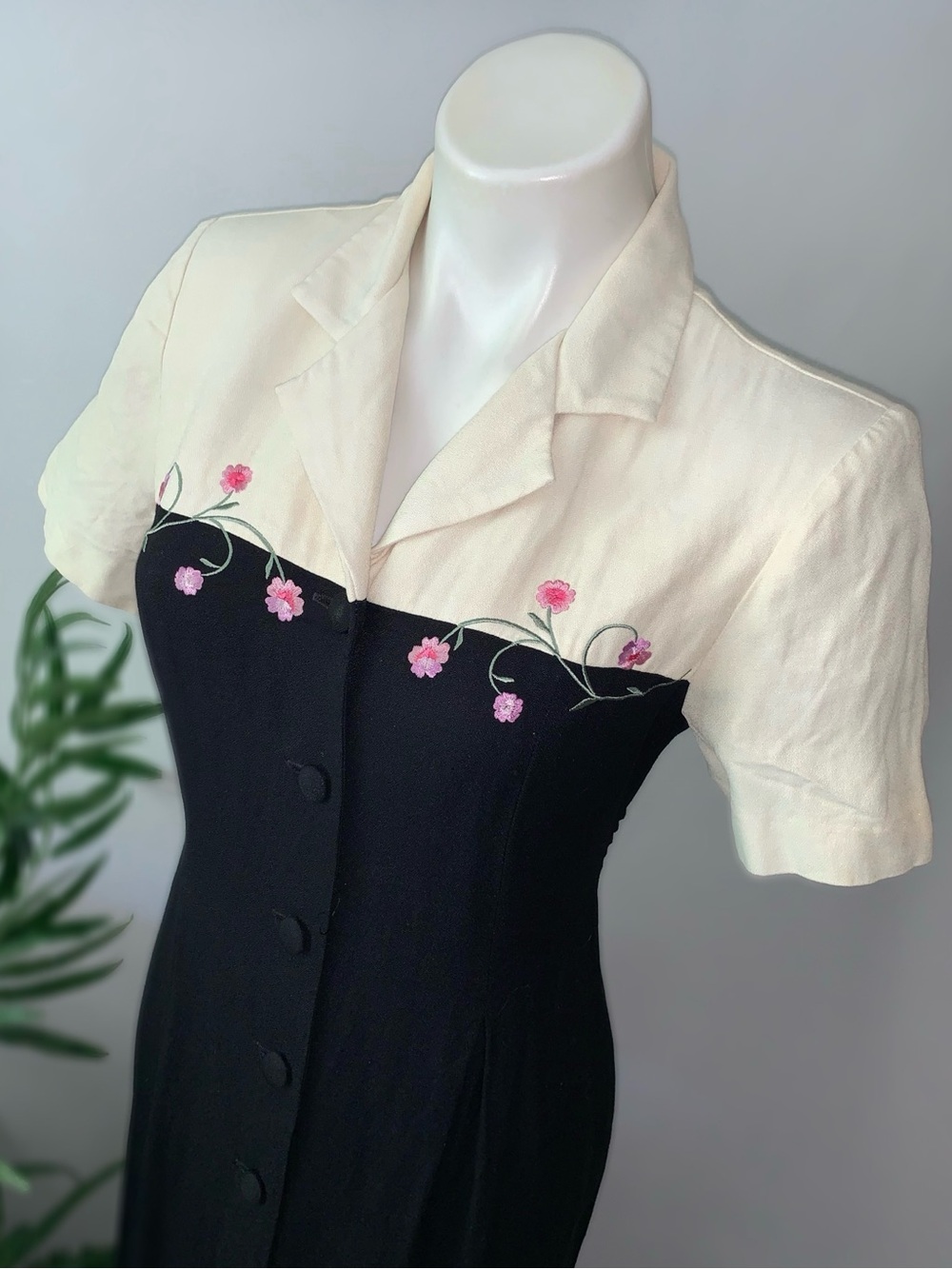 v i n t a g e :: Embroidered Button Front Modest Shirt Dress - Picture 4 of 13